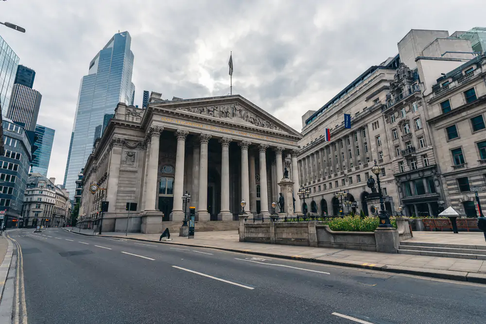 Bank of England Lowers Base Rate to 4.5%